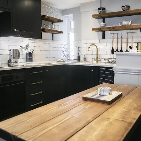 Hudson's Hideaway 1a Woodwark's Yard * Уитби