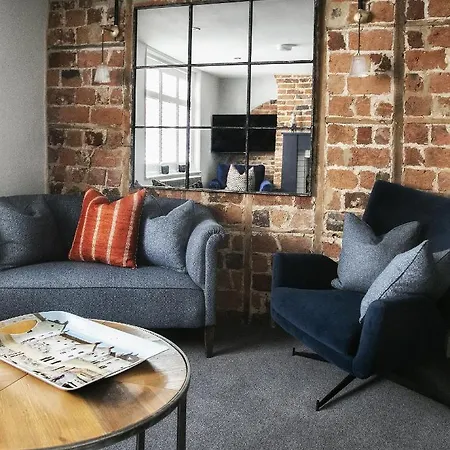 Апартаменты Hudson's Hideaway 1a Woodwark's Yard Уитби