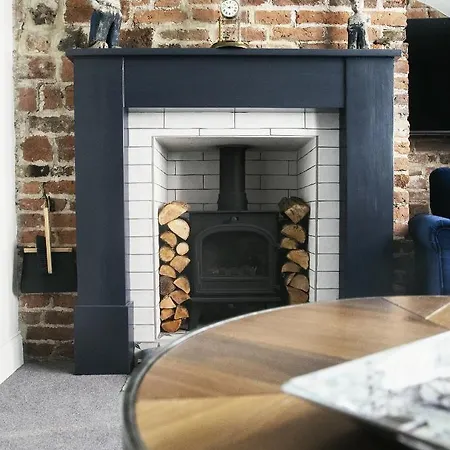 Hudson's Hideaway 1a Woodwark's Yard Уитби