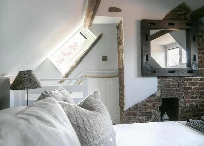 Hudson's Hideaway 1a Woodwark's Yard * ويتبي