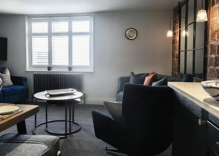 Hudson's Hideaway 1a Woodwark's Yard *