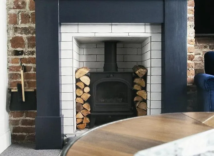 Hudson's Hideaway 1a Woodwark's Yard ويتبي